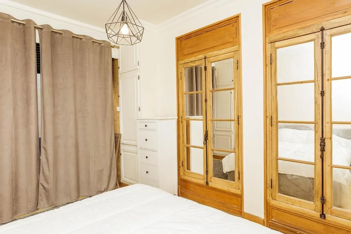 Charming Apartment With Terrace In Heart Paris Villa